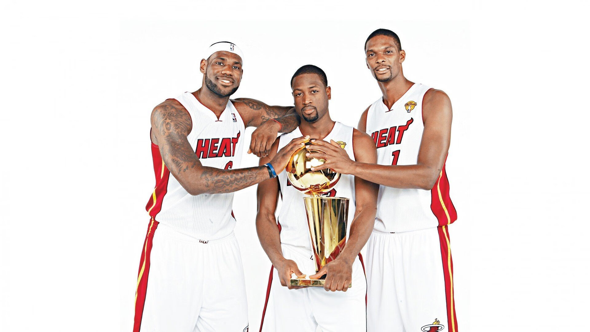 边锋是否比中锋拥有更大自由度决定进攻发起路径，边锋重要吗